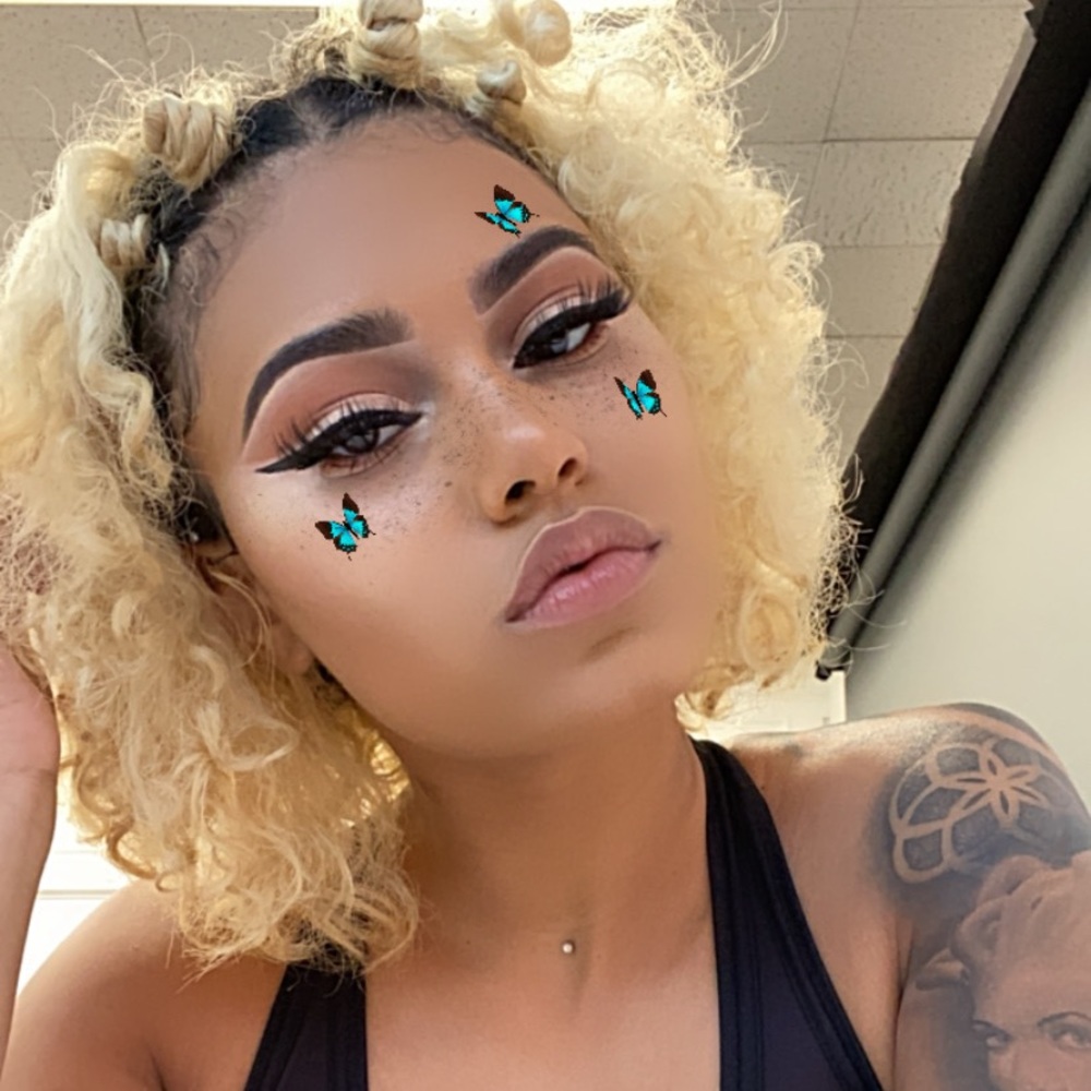 Meet your Posher, Alyssa